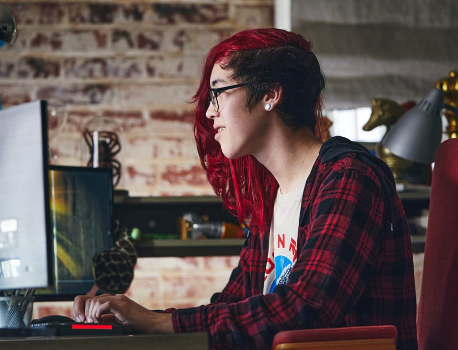 arts student in the computer